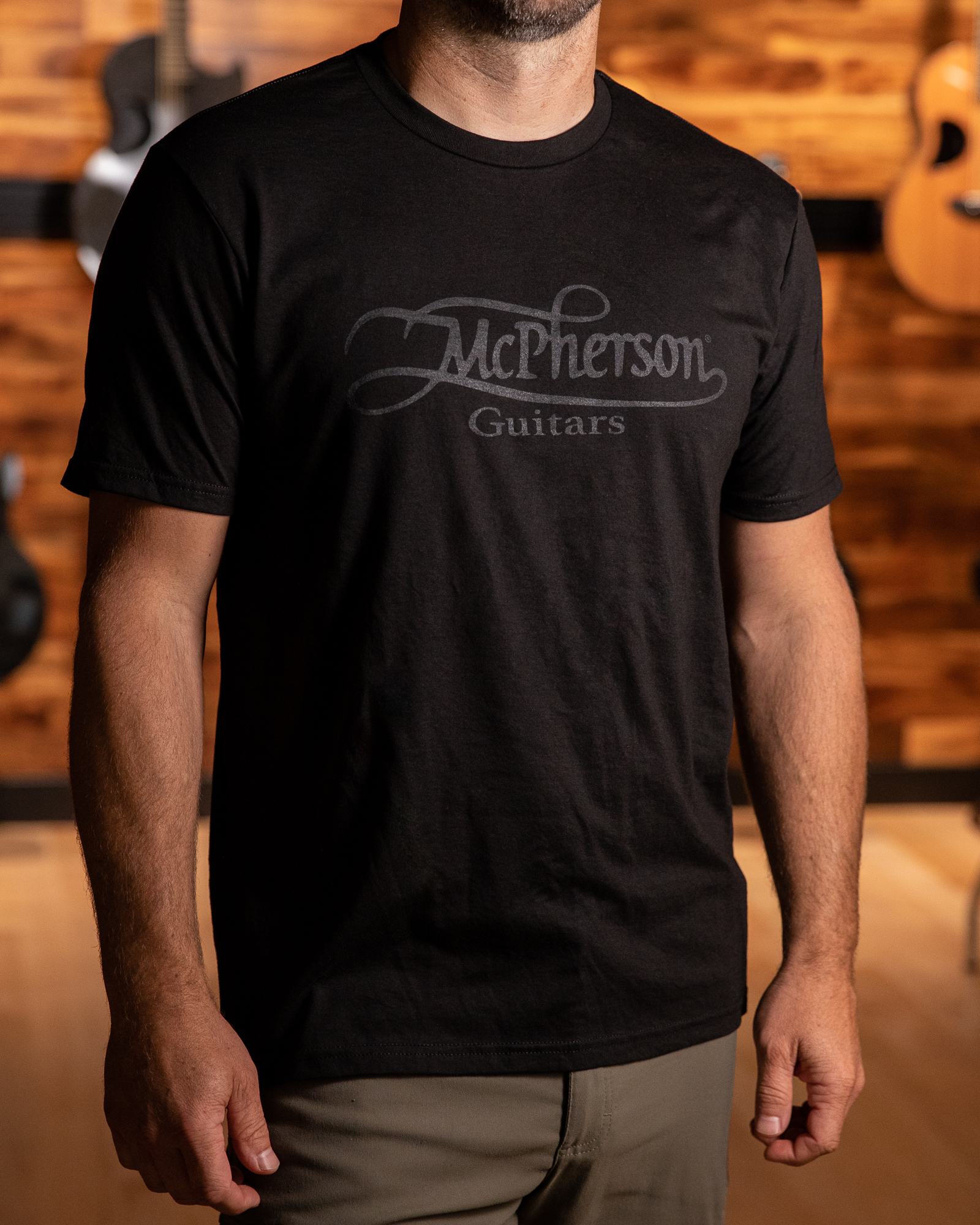 En lo que respecta a las personas cuatro veces resumen McPherson Classic Logo T-Shirt – Charcoal logo – McPherson Guitars